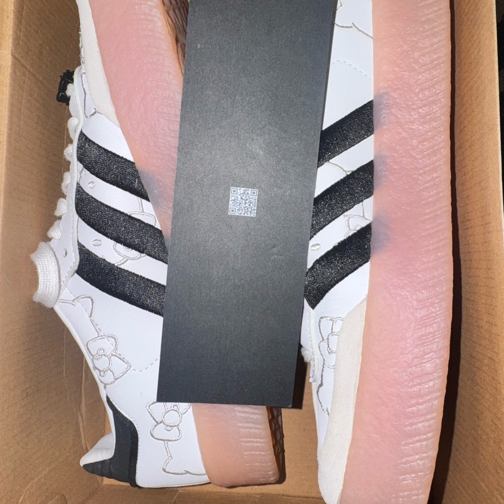 Adidas Women's White and Black Sneakers with Red Detail - Picture 7 of 10